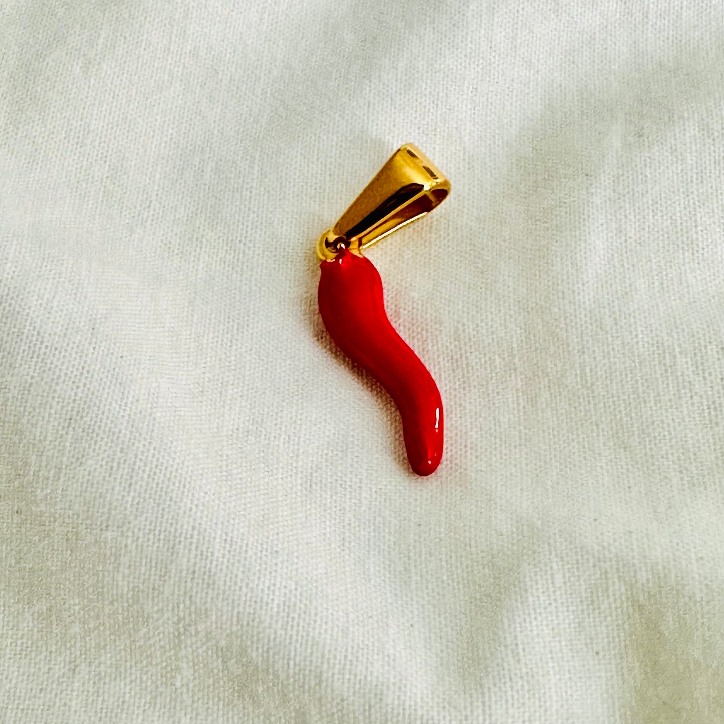 RED CHILLIES CHARM