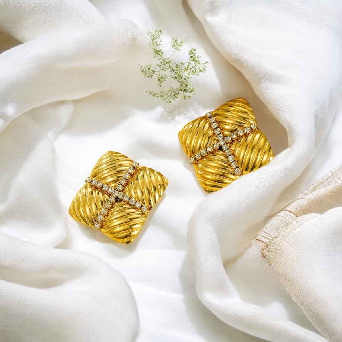 2024 Trendy Earrings: Elegant Styles for Every Occasion