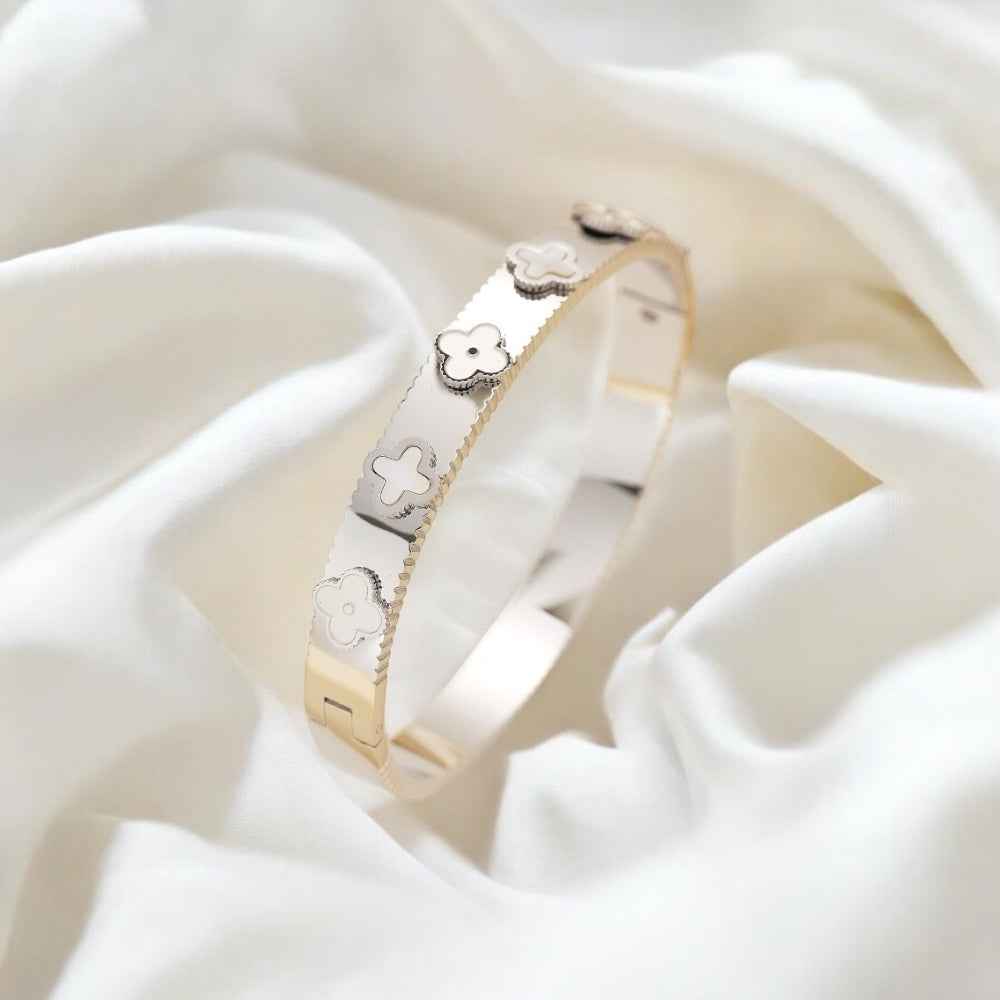 Cyndy Clover Bangle - Elegant Accessory for Every Occasion