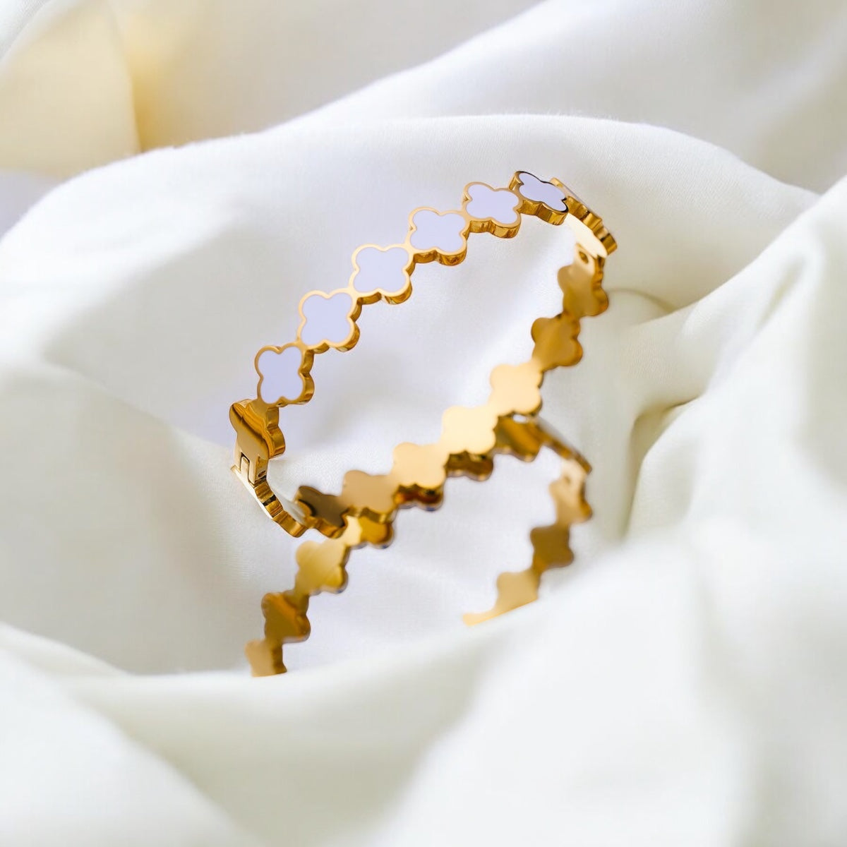 WHITE CLOVER BANGLE