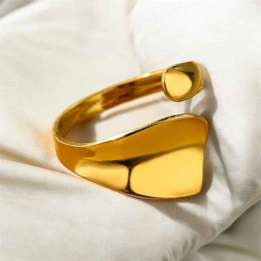 Tide Ring Jewelry for the Perfect Ocean-Inspired Look