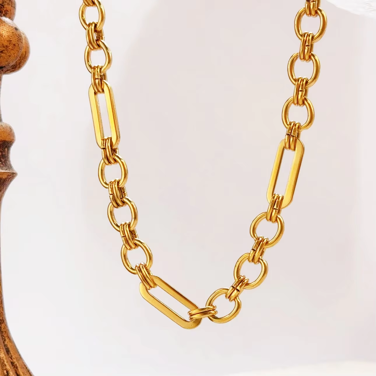 VICTORIA NECKLACE