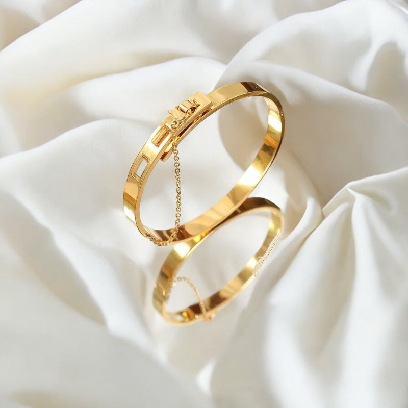 SHINY GOLD BANGLE